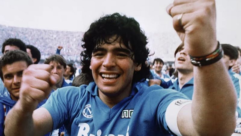 Những cầu thủ mang áo số 10 vĩ đại – Con số của sự hoàn hảo 3 Diego Maradona - Một trong những cầu thủ mang áo số 10